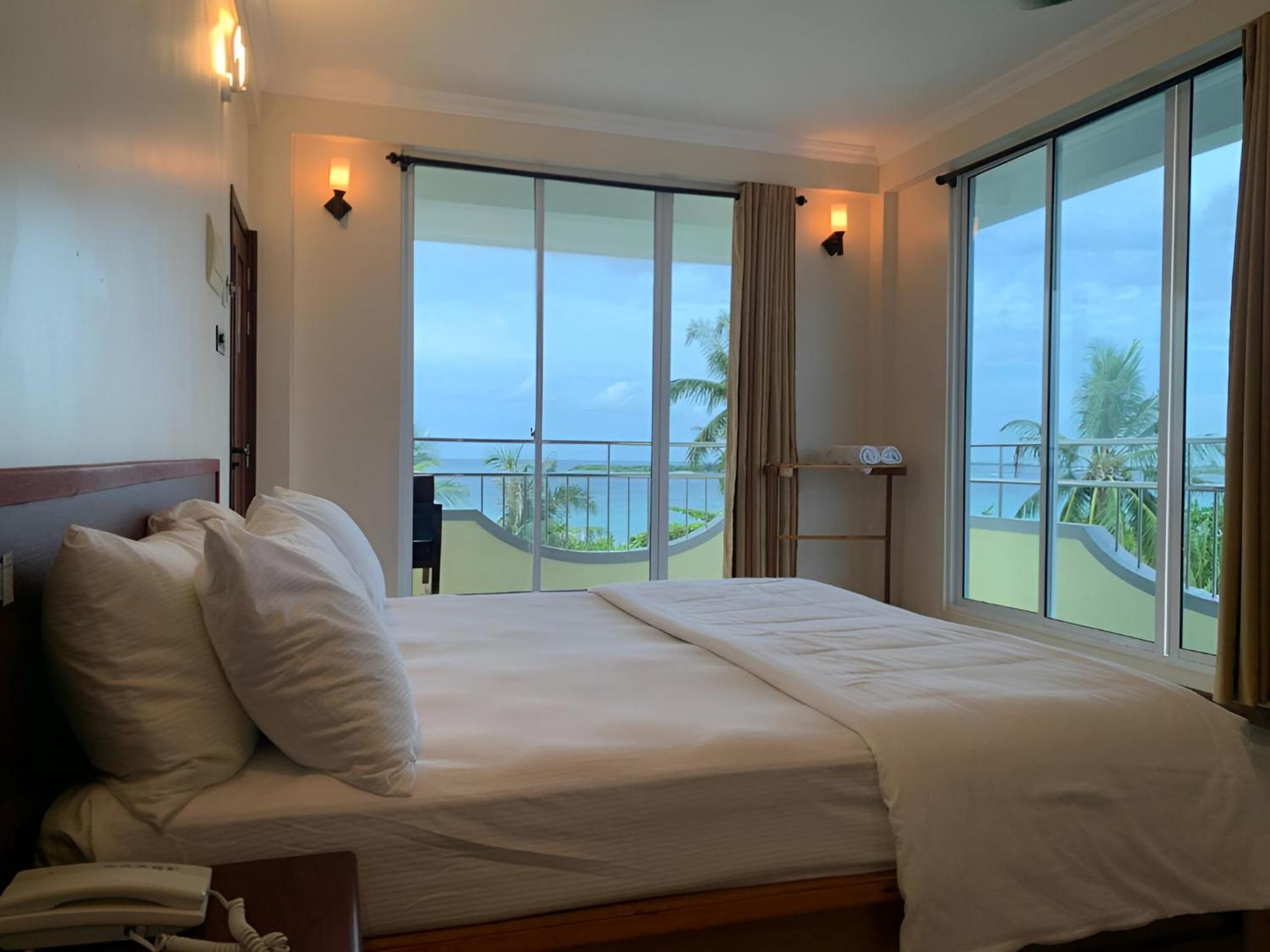 Noah Private Beach House Himmafushi Bagian luar foto