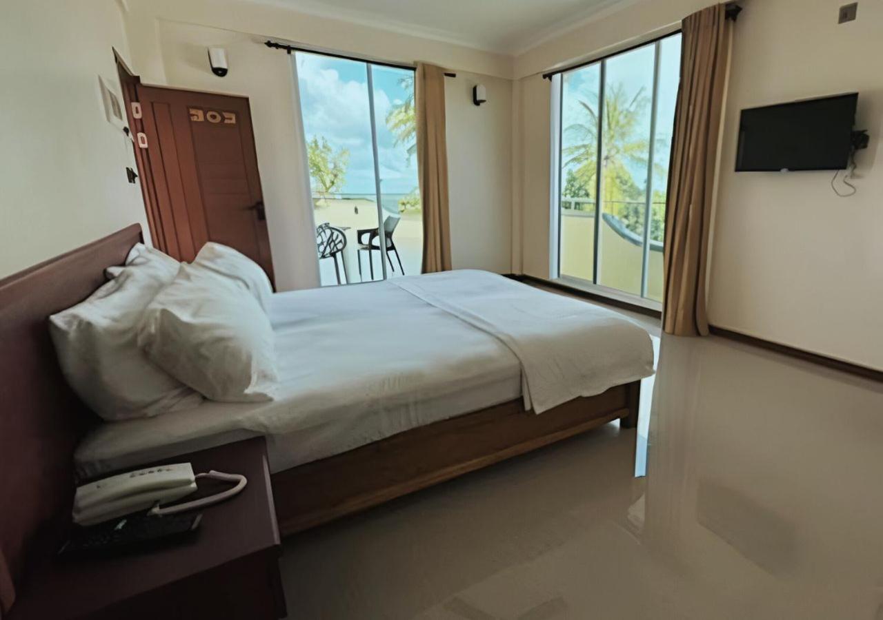 Noah Private Beach House Himmafushi Bagian luar foto